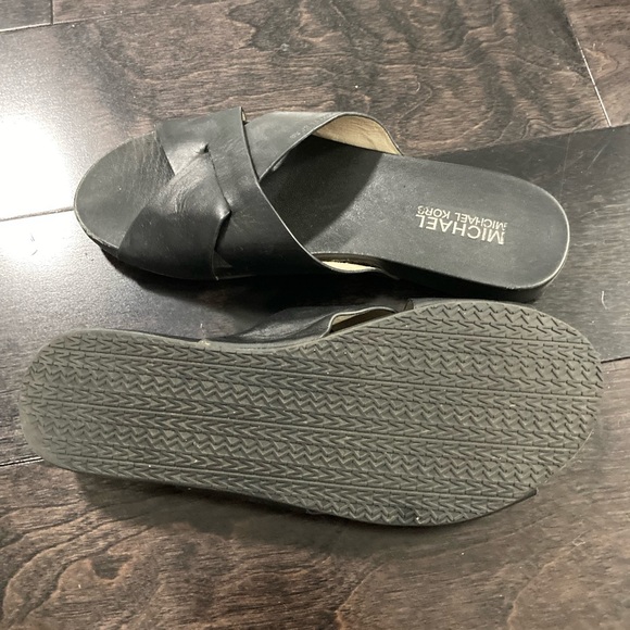 Micheal Kors Slides Size 7 Black - Picture 2 of 3